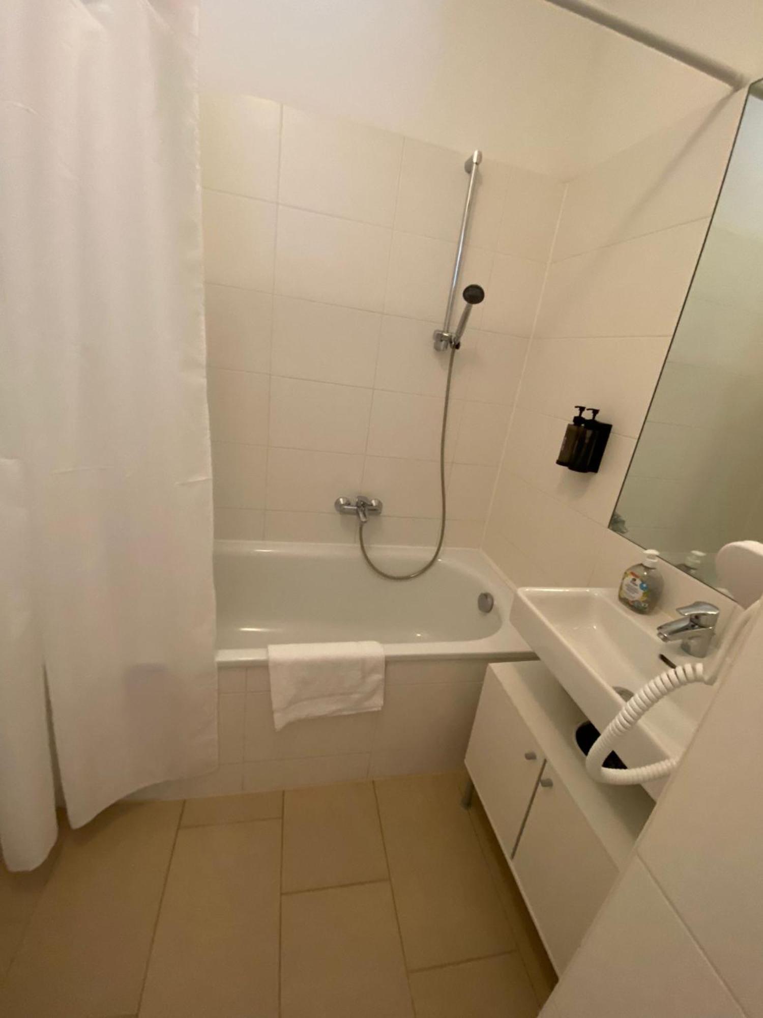 Floridsdorfer Apartment - Free Highspeed-Internet Viena Exterior foto